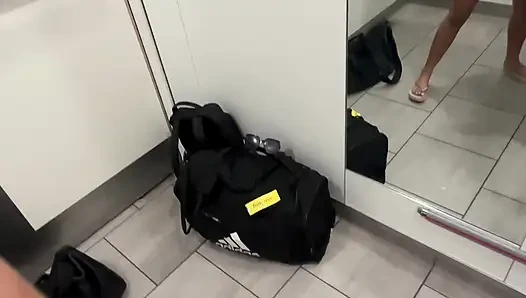 Seks di kamar mandi bandara sama istriku - yasmina khan