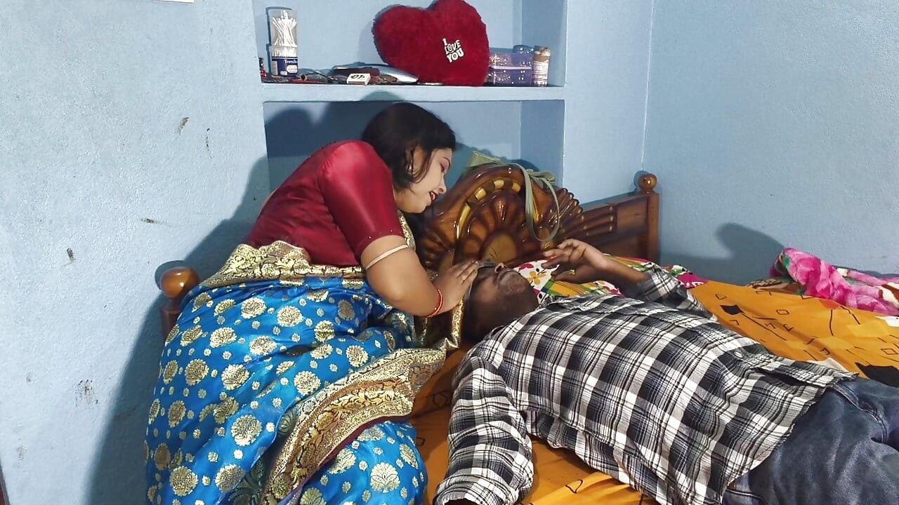 Bonita indiana bengali bhabhi fazendo sexo com seu cunhado! Melhor vídeo de sexo indiano