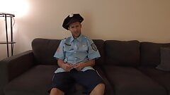 警官がハメ撮りのために誰かとセックス
