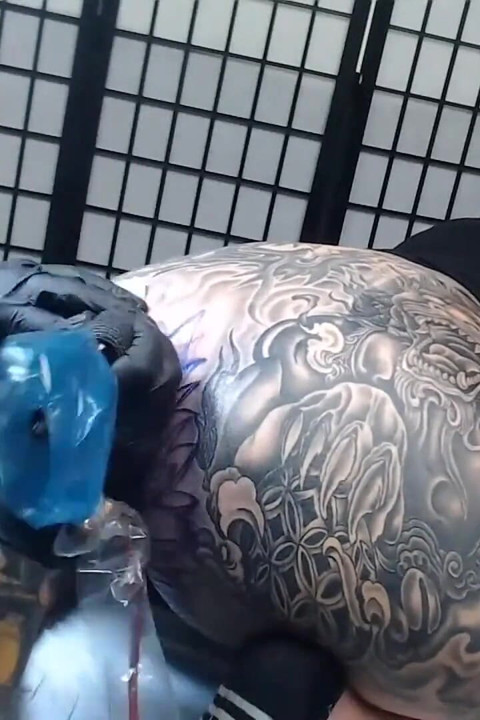 Kontgat 4,5 uur laten tatoeëren