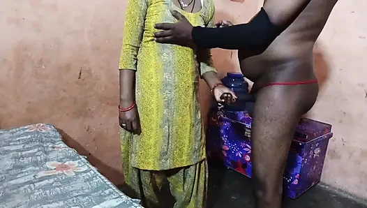 Ibu tiri temanku yang cantik ngentot di rumah