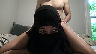 Arabische meid voor het eerst anaal (pijnlijk)