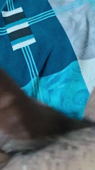 大きなペニスが部屋でデシボーイと演じている |クリップ1