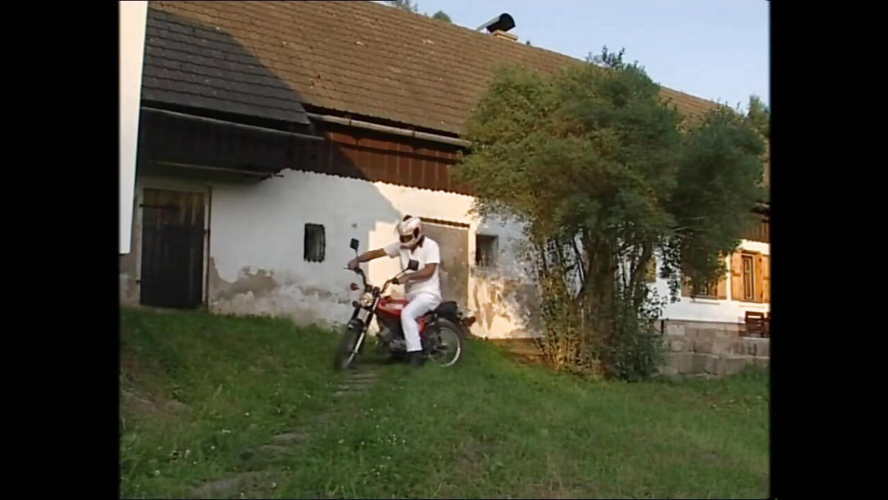 Asaphal wanker pokar par apni patni ko danv lagati hai aur use apne prtidvndvi dvara chodte hue dekhti hai!