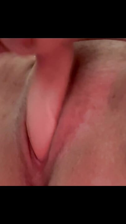 Tonton aku lagi mandi, fingering memek, dildo, dan muncrat