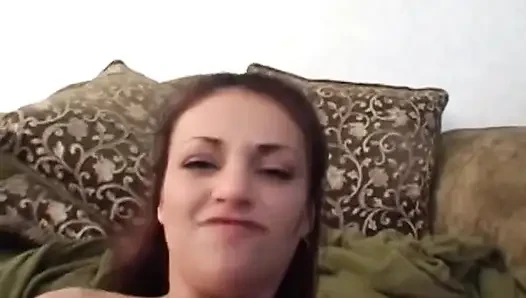Naudia nyce dövmeleriyle kanepede sikişiyor