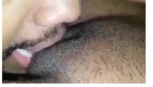 Mi sexy esposo comiendo mi coño