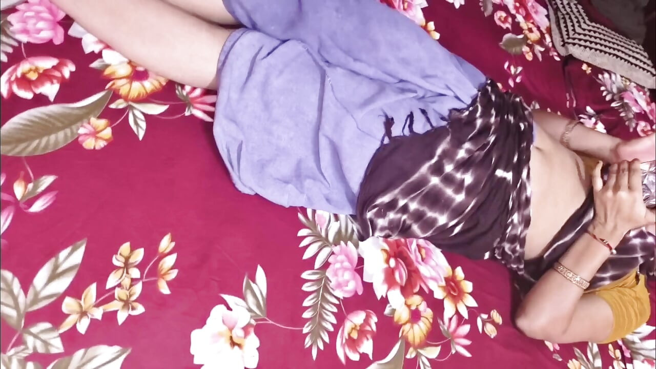 Zbliżenie sex oralny i ostre ruchanie z przyrodnią siostrą