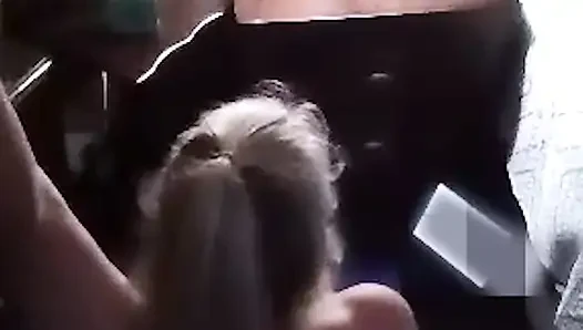 Tante super semok lagi latihan yoga sambil bugil pagi-pagi!