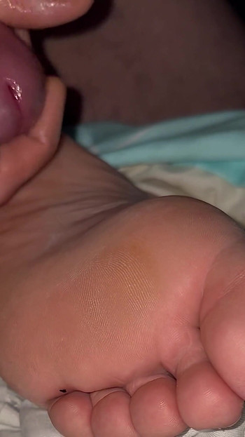 Unforgettable moment from "Amateur footfetish Cum on soles"