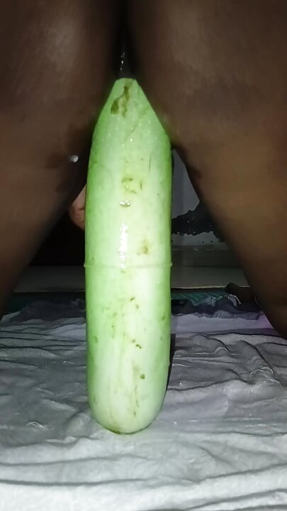 Bhabhi Ne bahut badi louki chut me dal diya