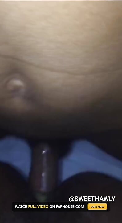 Suara erangannya membuat kontol hitam besarku lebih keras di dalam lubangnya
