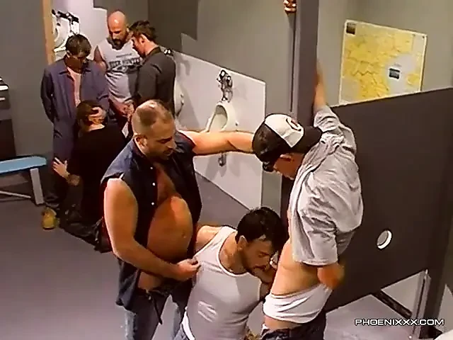 Mensroom - orgia de pau no caminhão stop