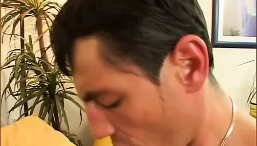 Geile Schlampe Von Zwei Deutschen Gigolo Mit Einem Harten Schwanz Gefickt