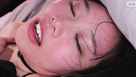 Masochistische cosplay-schönheit mit einer vollbusigen Figur erreicht in einem intensiven creampie-moment einen überwältigenden gipfel