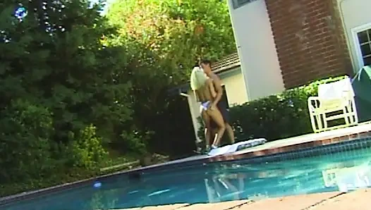 Heiße Poolside Leidenschaft