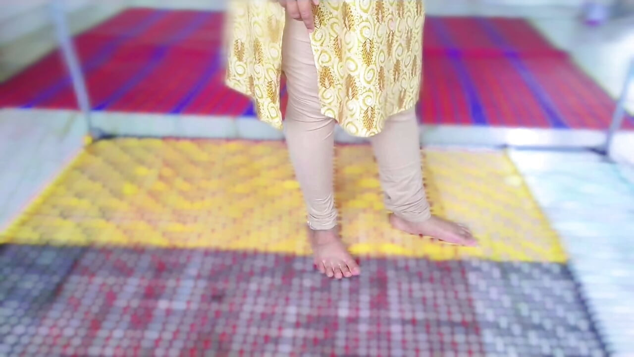 While playing with the stepsister, suddenly put dick in Didi's mouth and Didi was shocked, then the heat of Didi's pussy came out (Clear Hindi Audio)