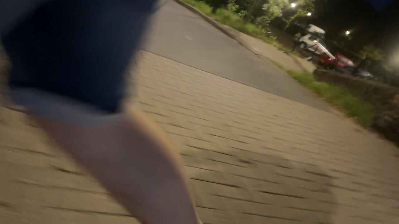 Andando com o pau pra fora em público