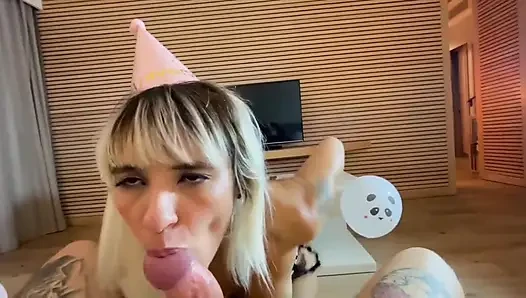 On My Birthday I Sat on the Cock and Received a Lot of Milk Inside the Pussy