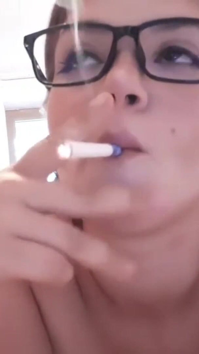 Moment palpitant de la "Fețe drăguțe în timp ce se pârțâie și fumează"