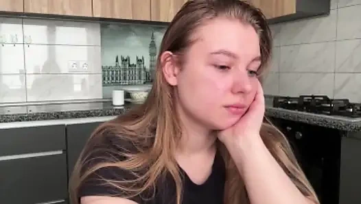 Jucielussie sabah mutfakta mastürbasyon yapıyor