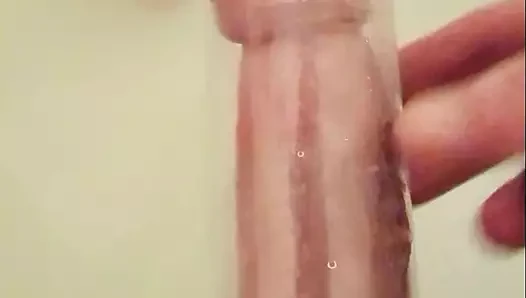 Velho sujo bombeando seu pau com um final pré-esperma