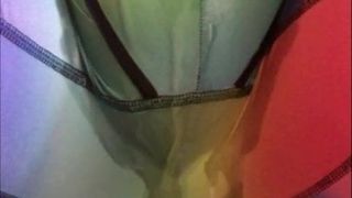 Orinando mi ropa interior arcoiris