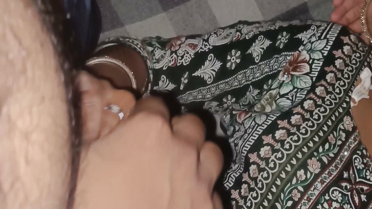 Mene meri soteli bahan ko pel diya
