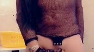 Selly hole femboy mostra il suo corpo da troia