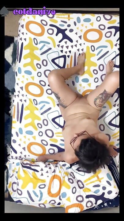 Apni lnbi dabal tip riming aur pattiyon ke bina peging ke sath donon ke lie khushi