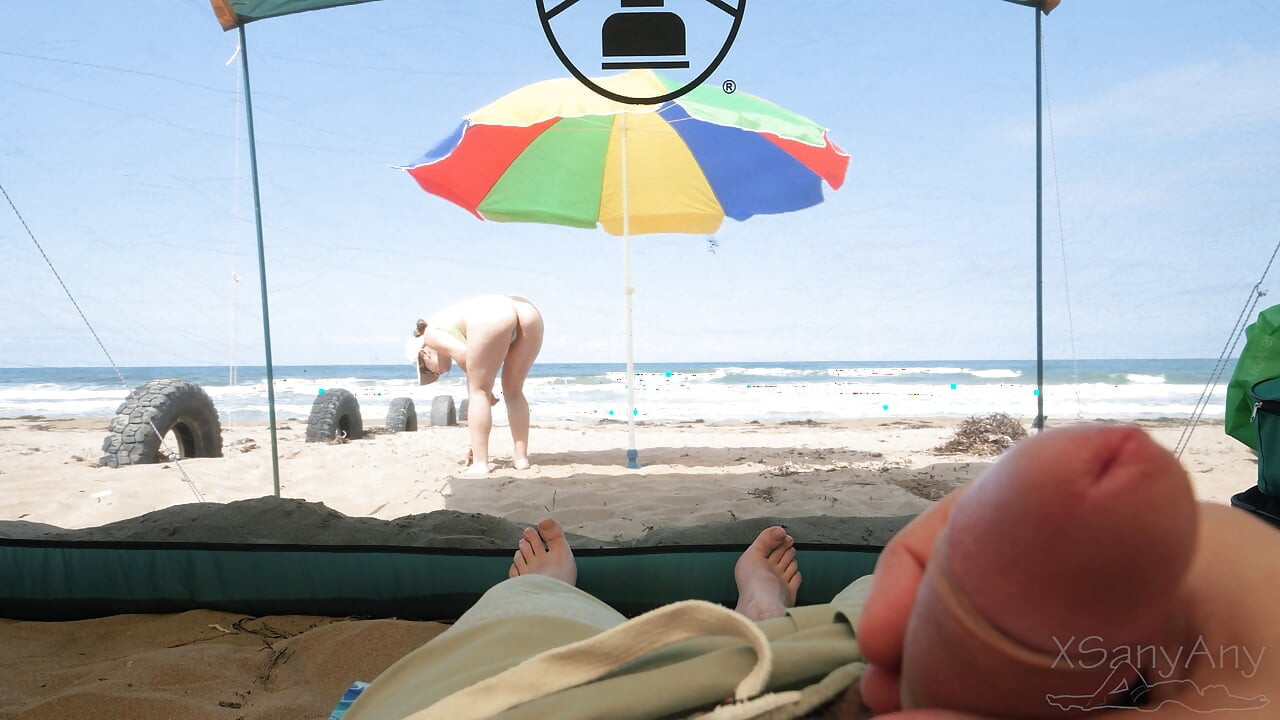 Skoro uhvaćena u rizičnim seksom s neznancem na plaži!