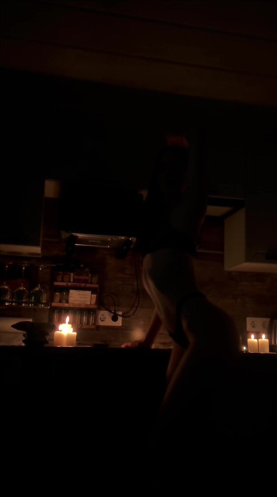 A ritual of beauty and grace. In this semi-darkness, only my body dictates the rules.