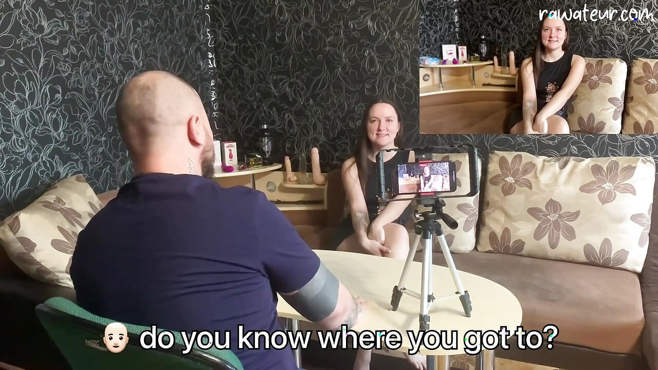 Audición de sofá de casting ruso: ¡una nena amateur traviesa es preñada con un plug anal!