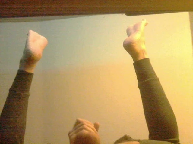 Jerking off while showing feet 3