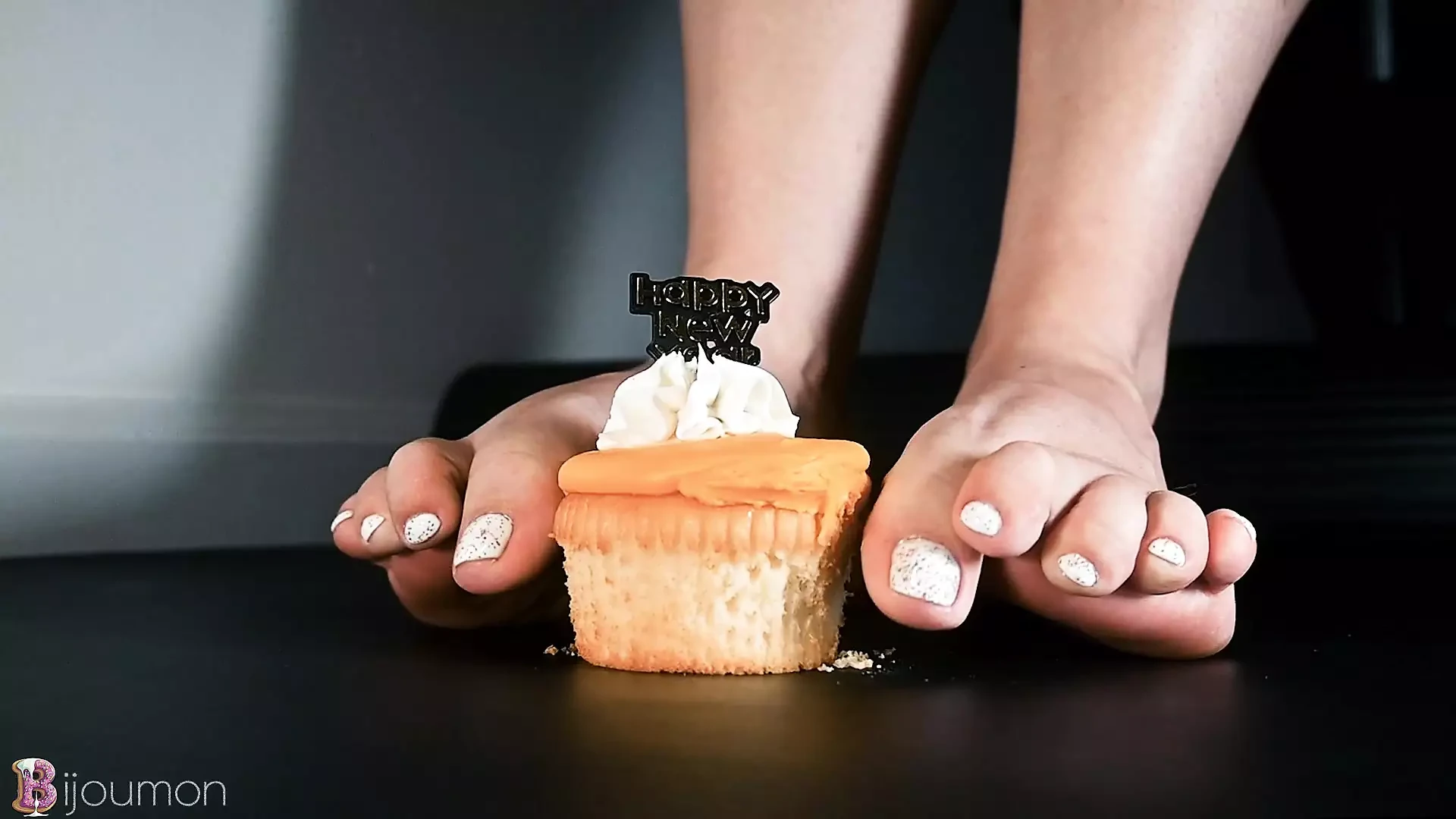 POV: Ur a Bug. Watch Me Squish Cake with My Candy Toes & Soft Soles. Will You Clean Me Up Now?