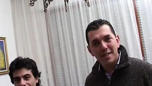 Zwei wunderbare titten sind bereit, geleckt zu werden