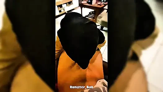 Buatan sendiri! Kontol panjangku disepong sama siswi melayu berhijab