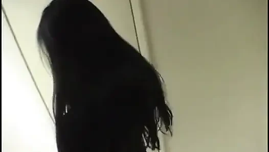 Azgın Asyalı genç kız büyük yarağın tadını çıkarıyor
