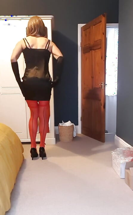 Feeling Glam - μου αρέσει αυτό το σατέν μαύρο φόρεμα