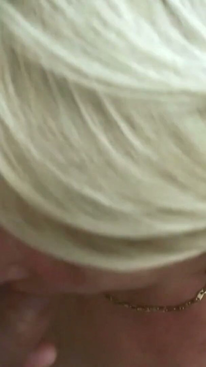 Alte Milf in den verlassenen Wald verschleppt | Clip 1