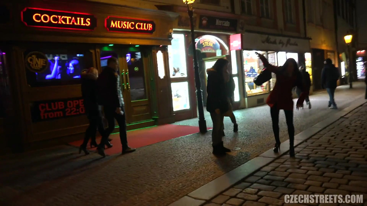 Czech Streets - 斯洛伐克派对女孩 Lucia