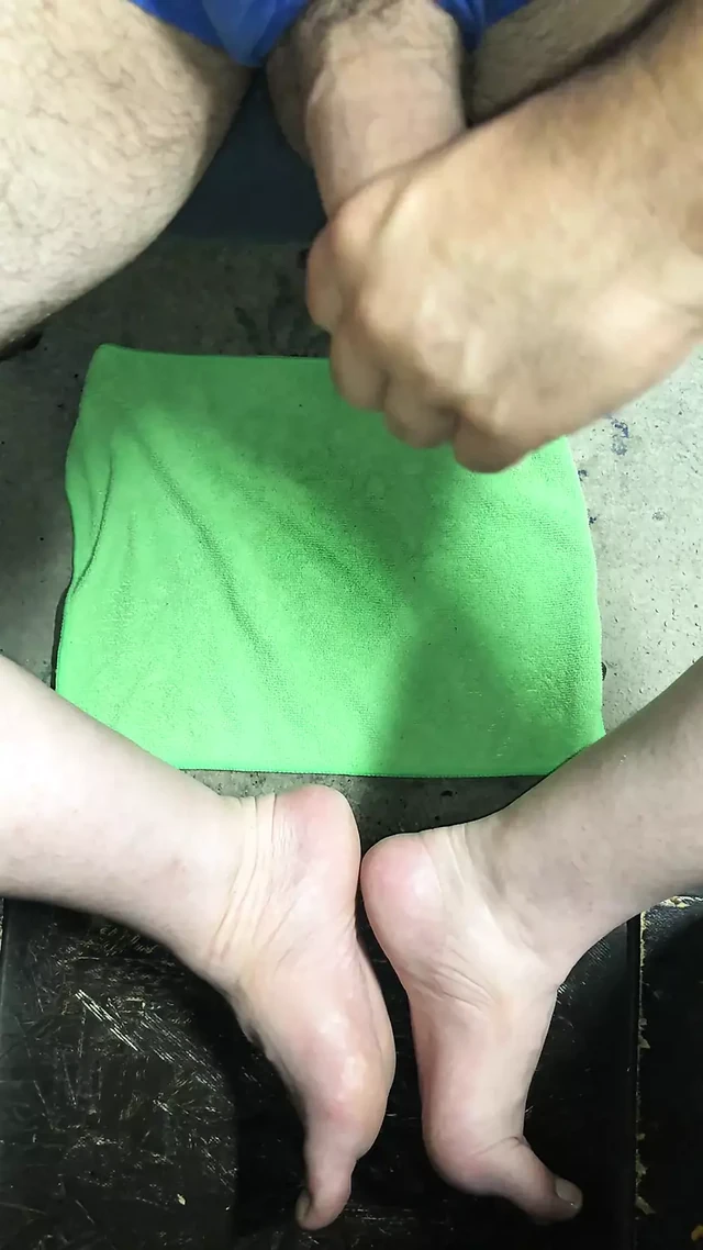 Cum on My Own Feet