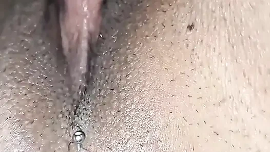 Aku ngentot memekku di gloryhole bareng semua pria di gloryhole