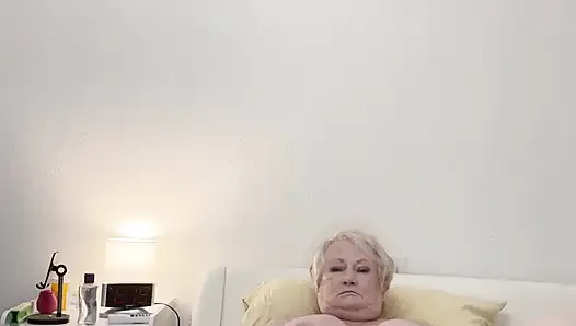 Бабушку трахнул дилдо