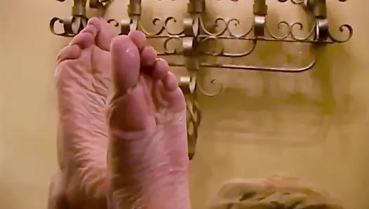 Brittany andrews lagi asik jilat kaki ratu fetish legendaris brittany andrews