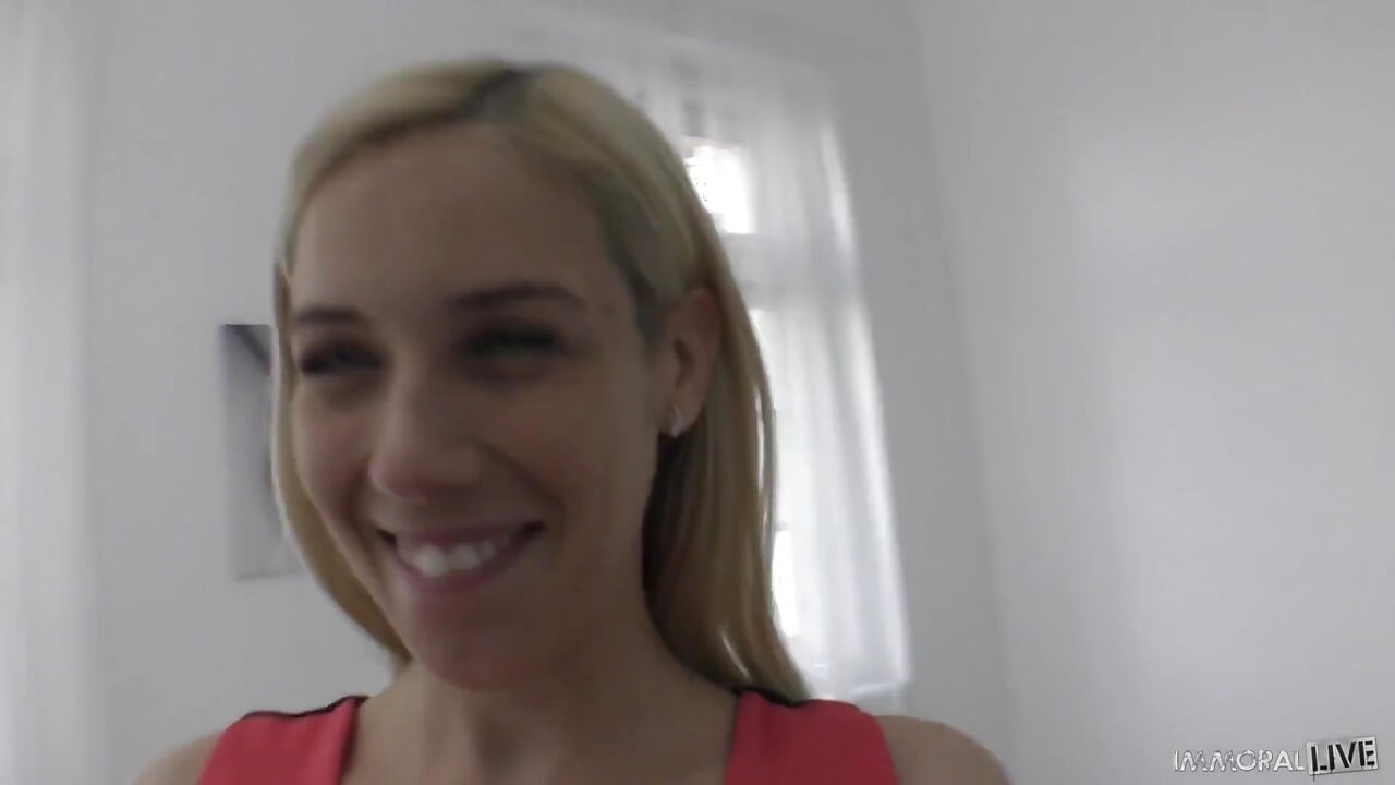 Horny Secretary Nesty Seduces Her Boss