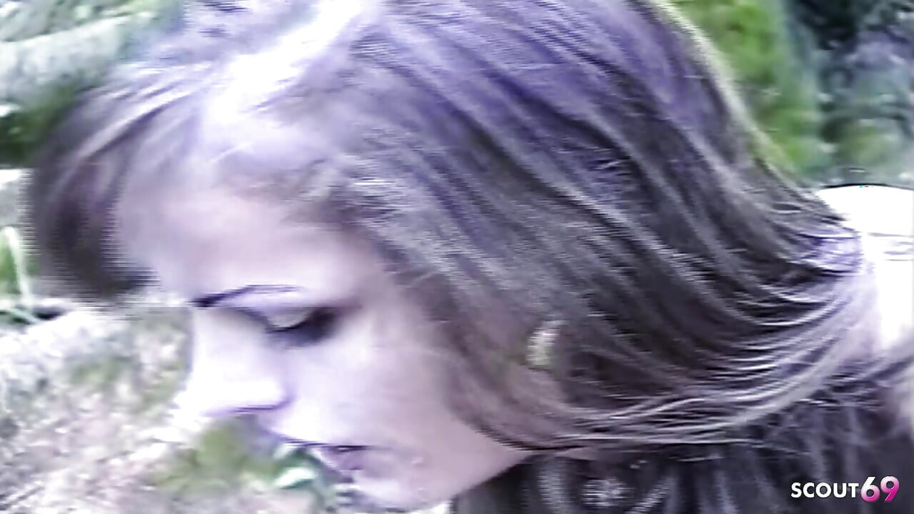 Guy Fucks Shemale in Tight Asshole and Cums Outdoors