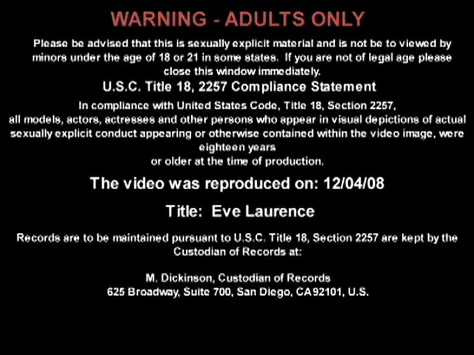 부엌에서 젖탱이로 섹스하는 Eve Laurence