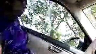 Tamilska pokojówka czuje penisa w samochodzie