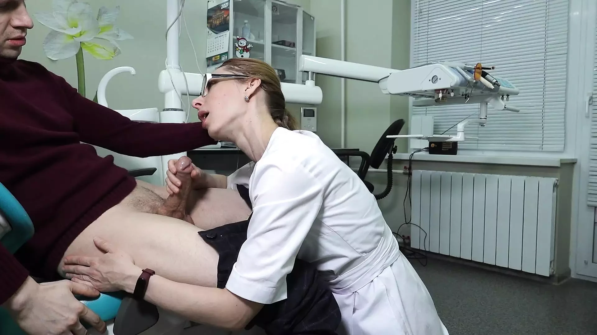 4 filme in 1. Ärztin. Königin des blowjobs und harter analsex